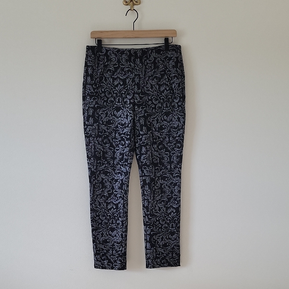 Chico's So Slimming Juliet Regal‎ Scrolls Black/Silver Ankle Pants Size Small/4